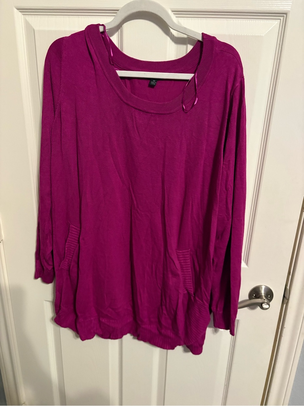 303- Cyrus Women’s 2xl magenta sweater with pocket